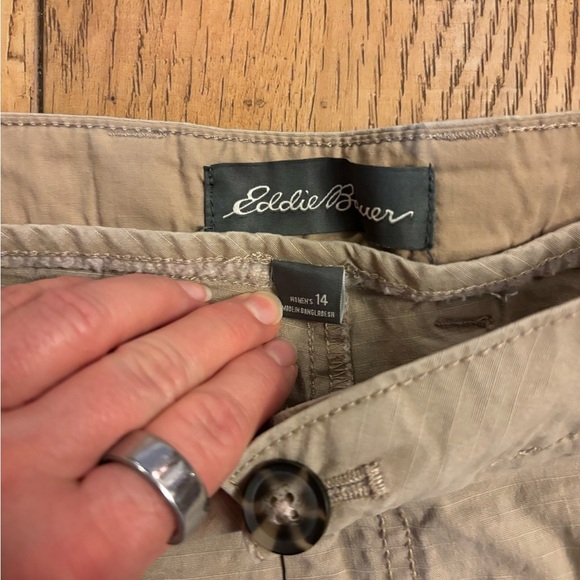 Eddie Bauer Women’s Casual Tan Shorts - Picture 2 of 3